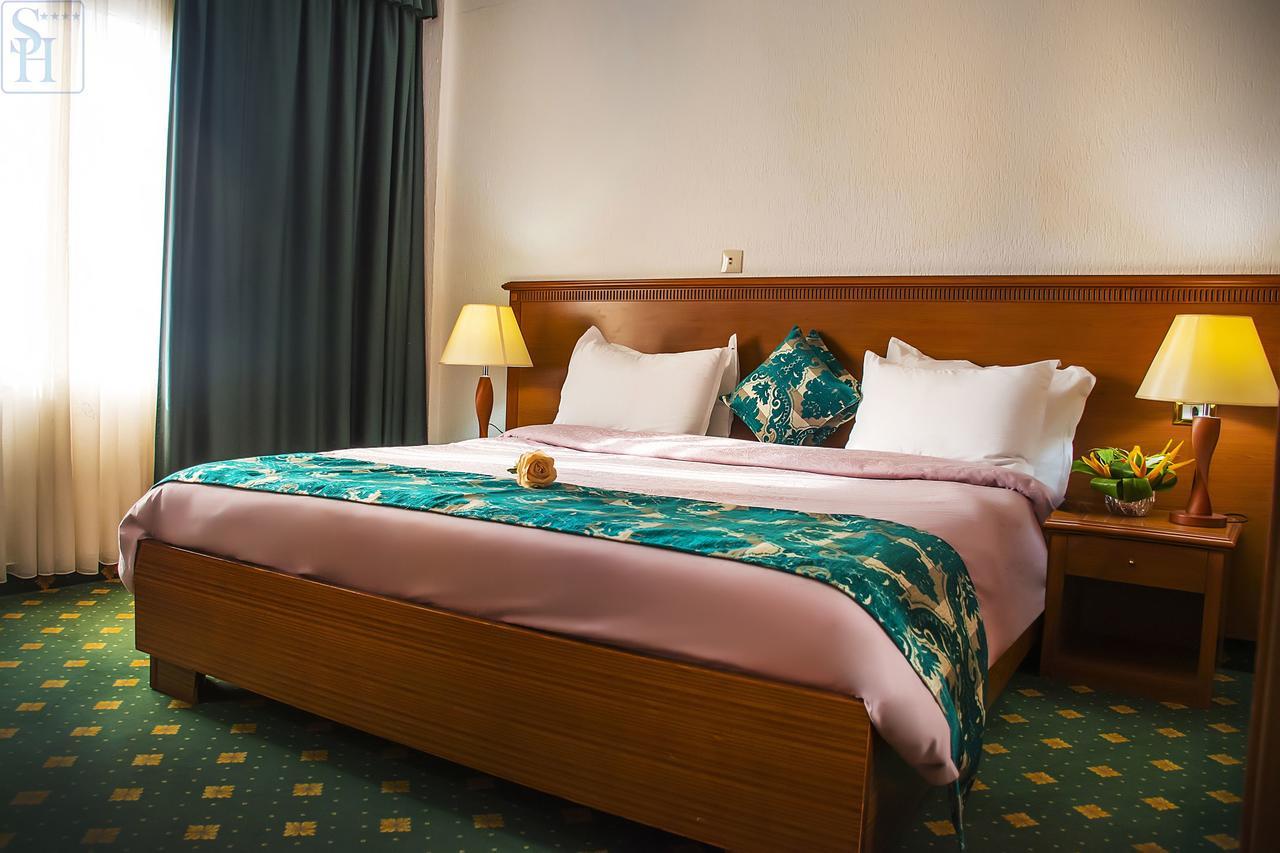 Hotel Splendid 瓦加杜古 外观 照片