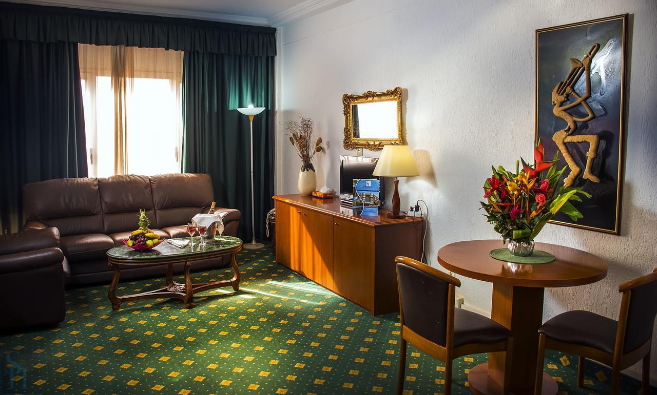 Hotel Splendid 瓦加杜古 外观 照片