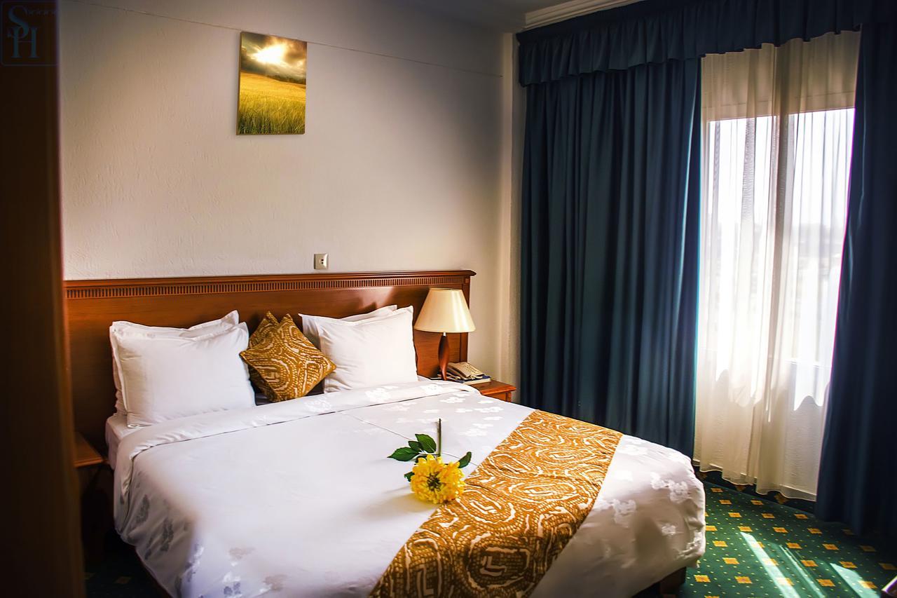Hotel Splendid 瓦加杜古 外观 照片